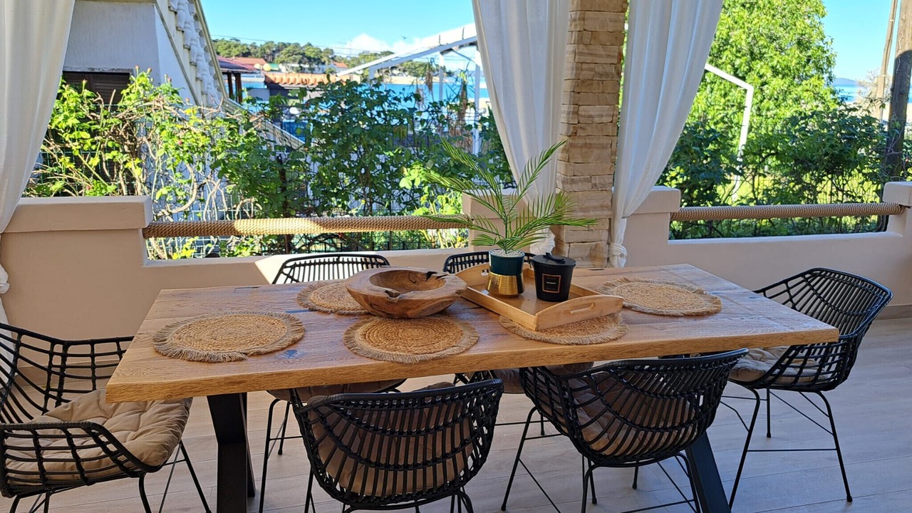 Photo of Outdoor in Petrcane