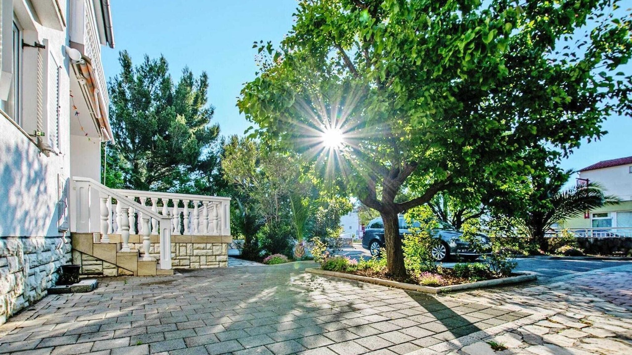 Photo of Outdoor in Seline