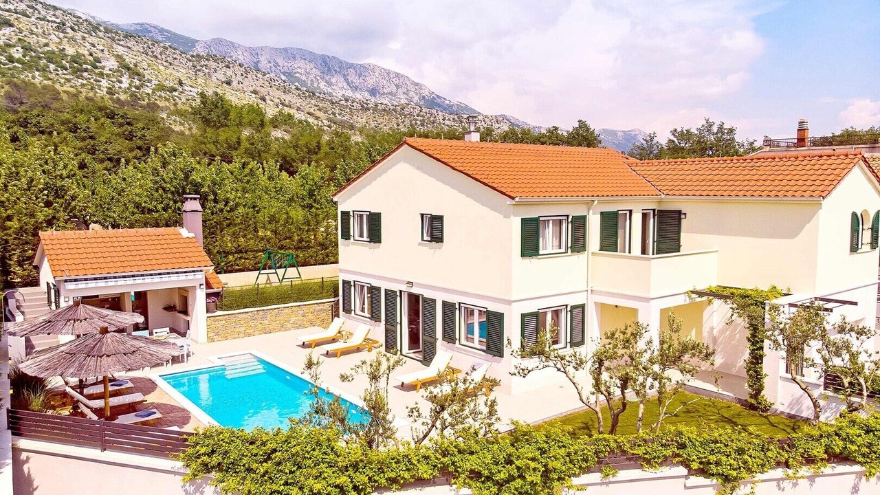 Photo of Others in Omis