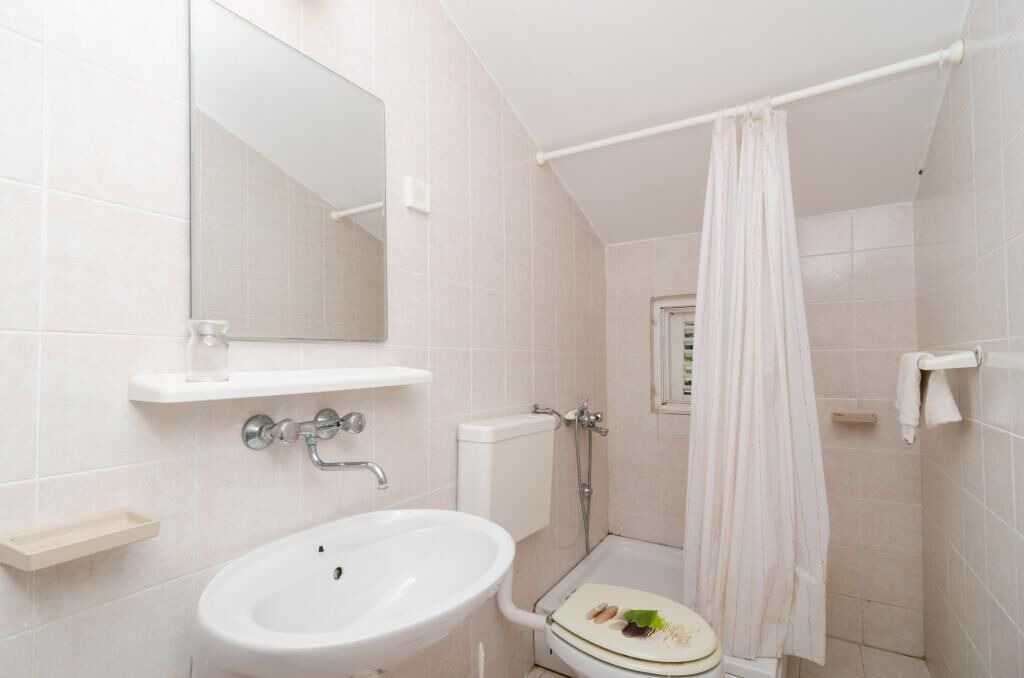 Photo of Bathroom in Drace