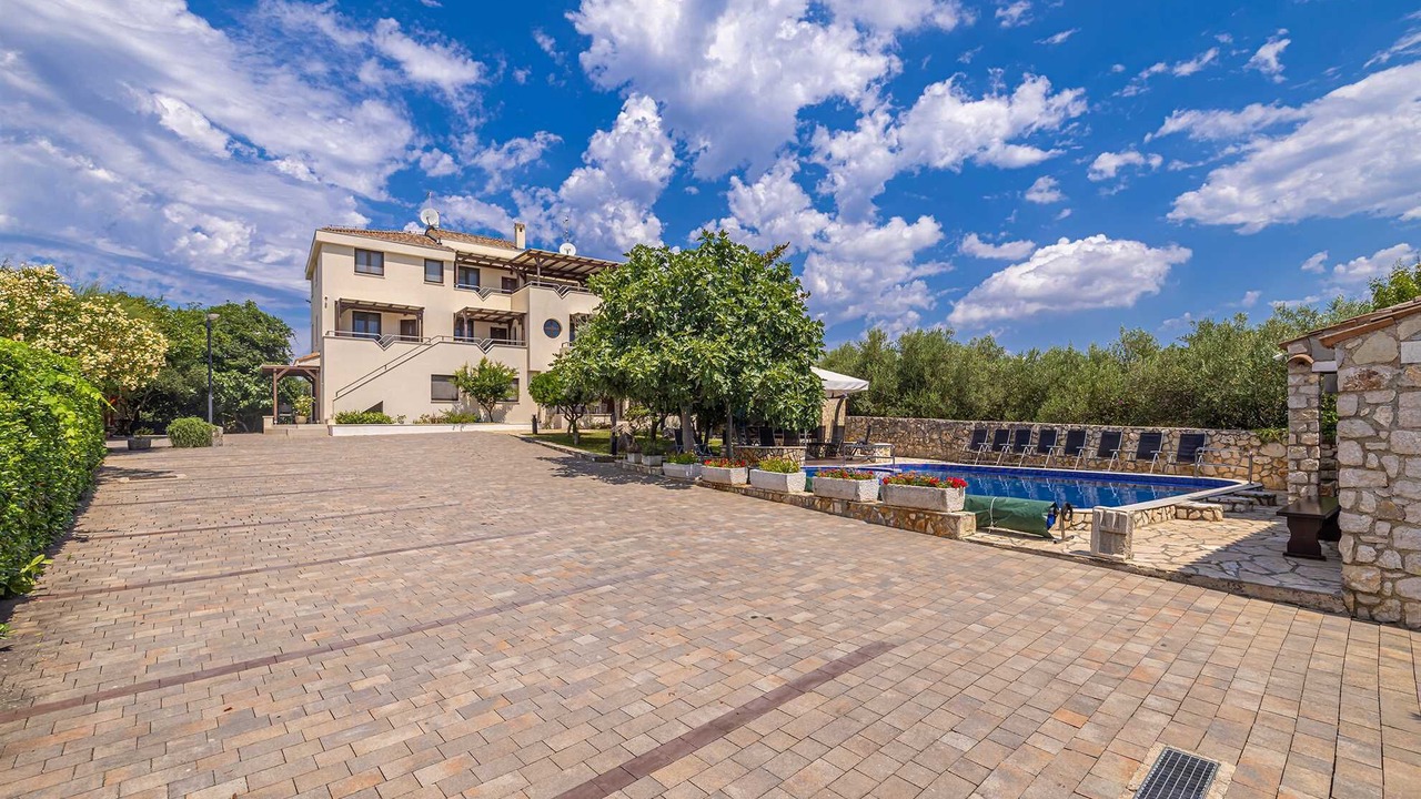 Photo of Outdoor in Linardici