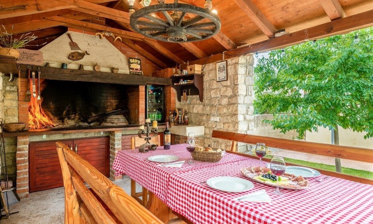 Photo of Outdoor in Nin