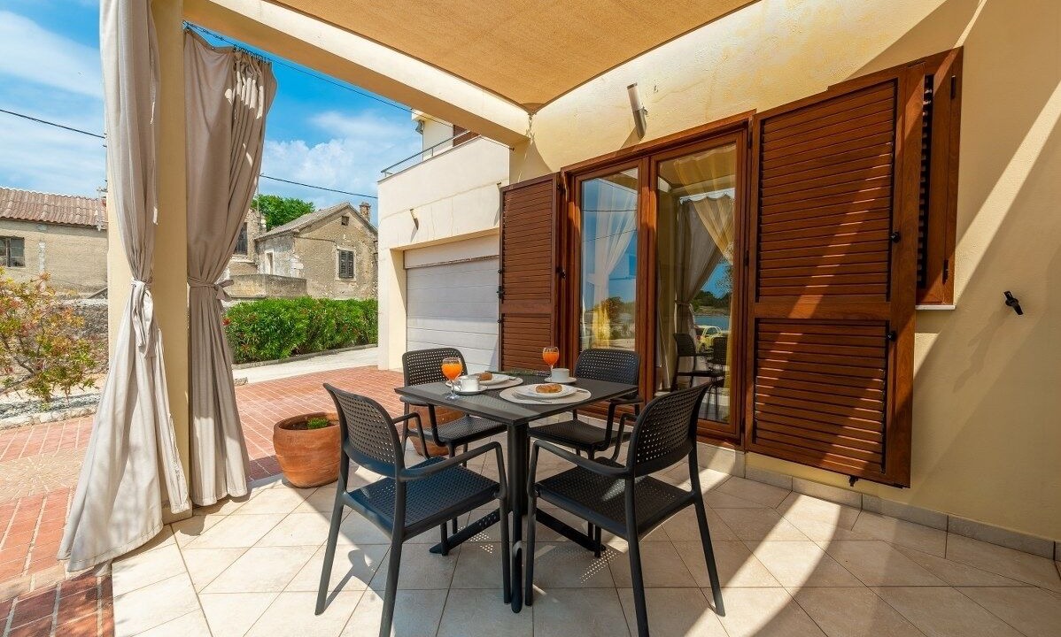 Photo of Outdoor in Nin
