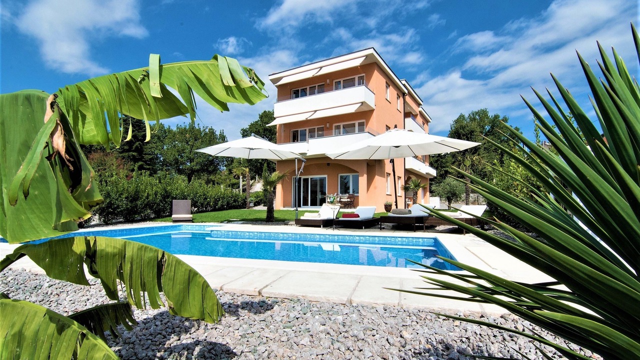 Photo of Outdoor in Rubesi