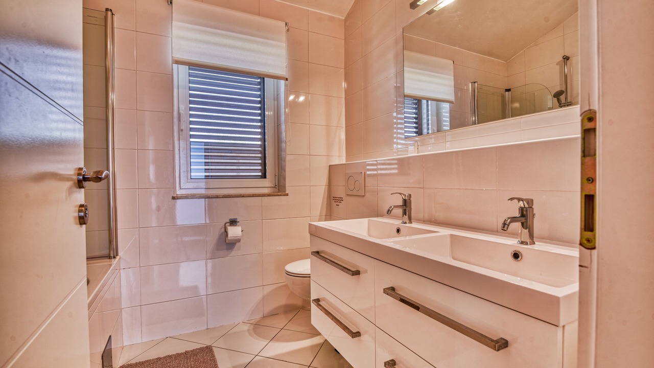 Photo of Bathroom in Crni