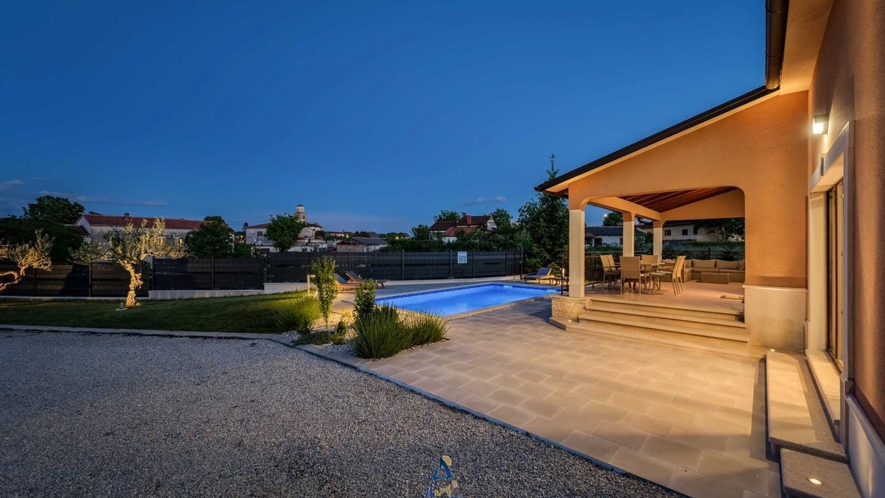 Photo of Outdoor in Tinjan