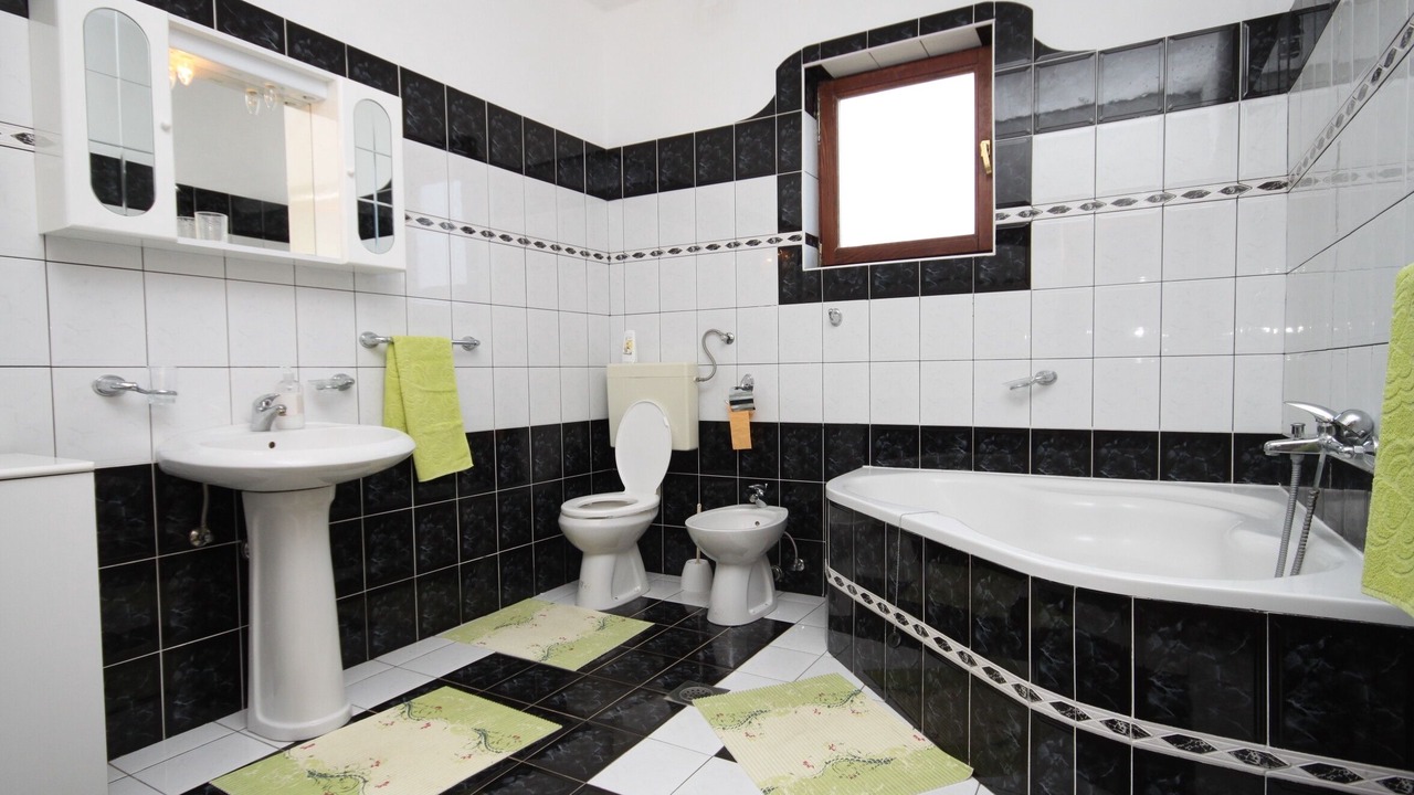 Photo of Bathroom in Kali