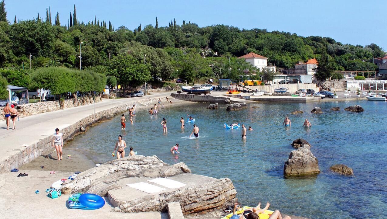 Photo of Others in Molunat