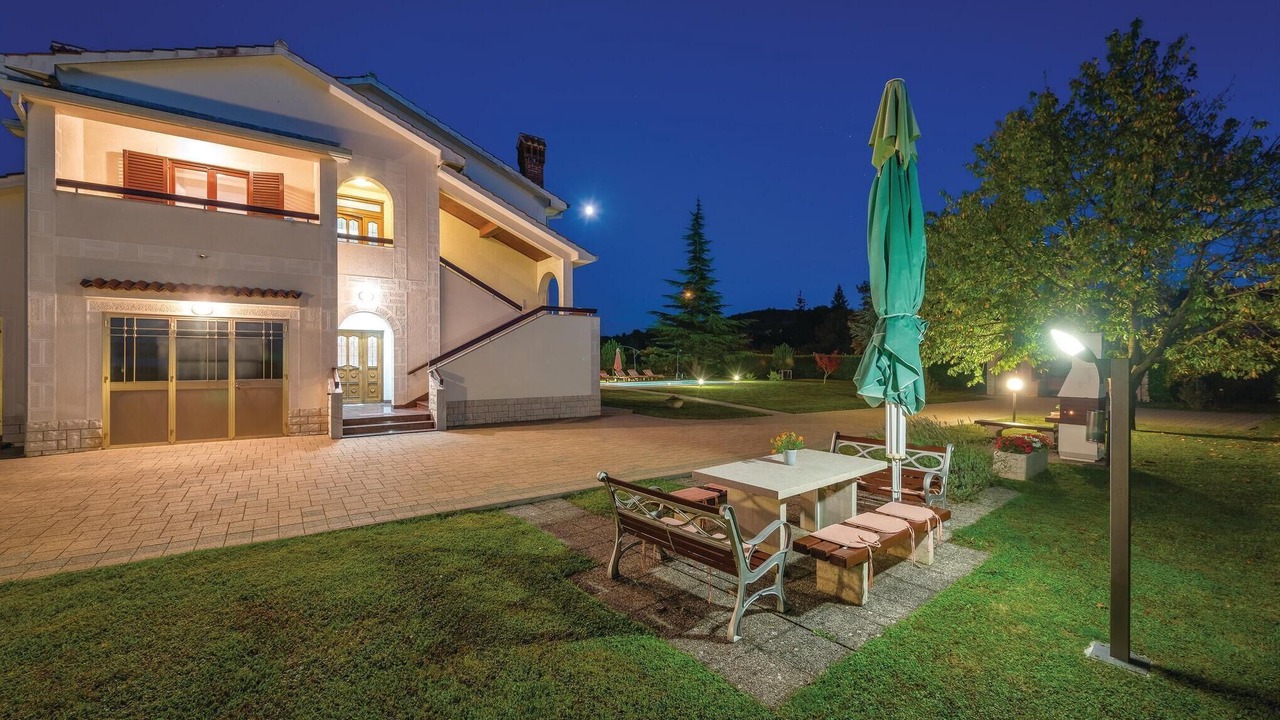 Photo of Outdoor in Skropeti