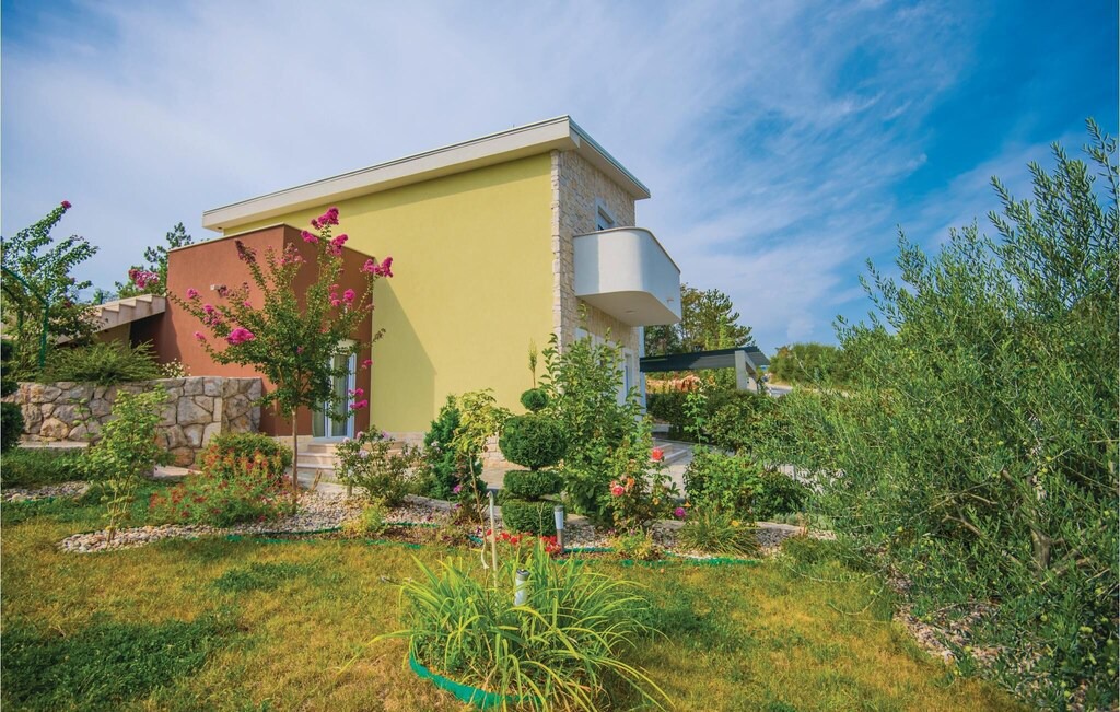 Photo of Buildings in Grubine
