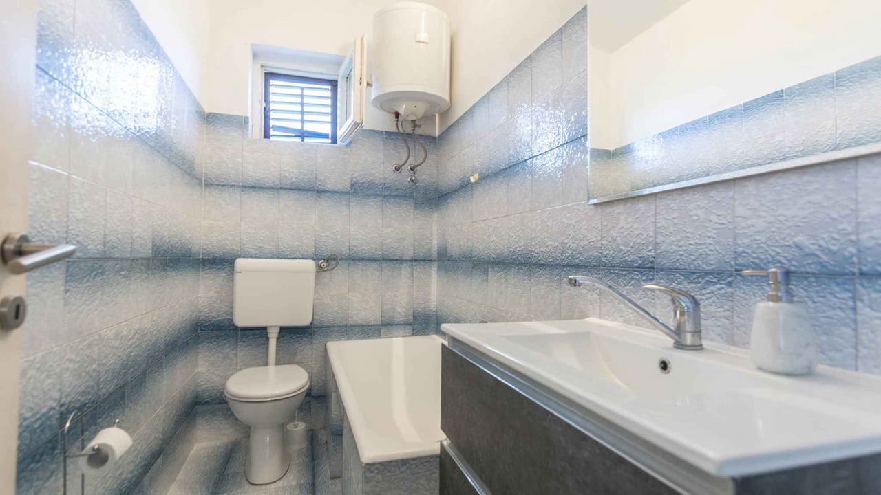 Photo of Bathroom in Tkon