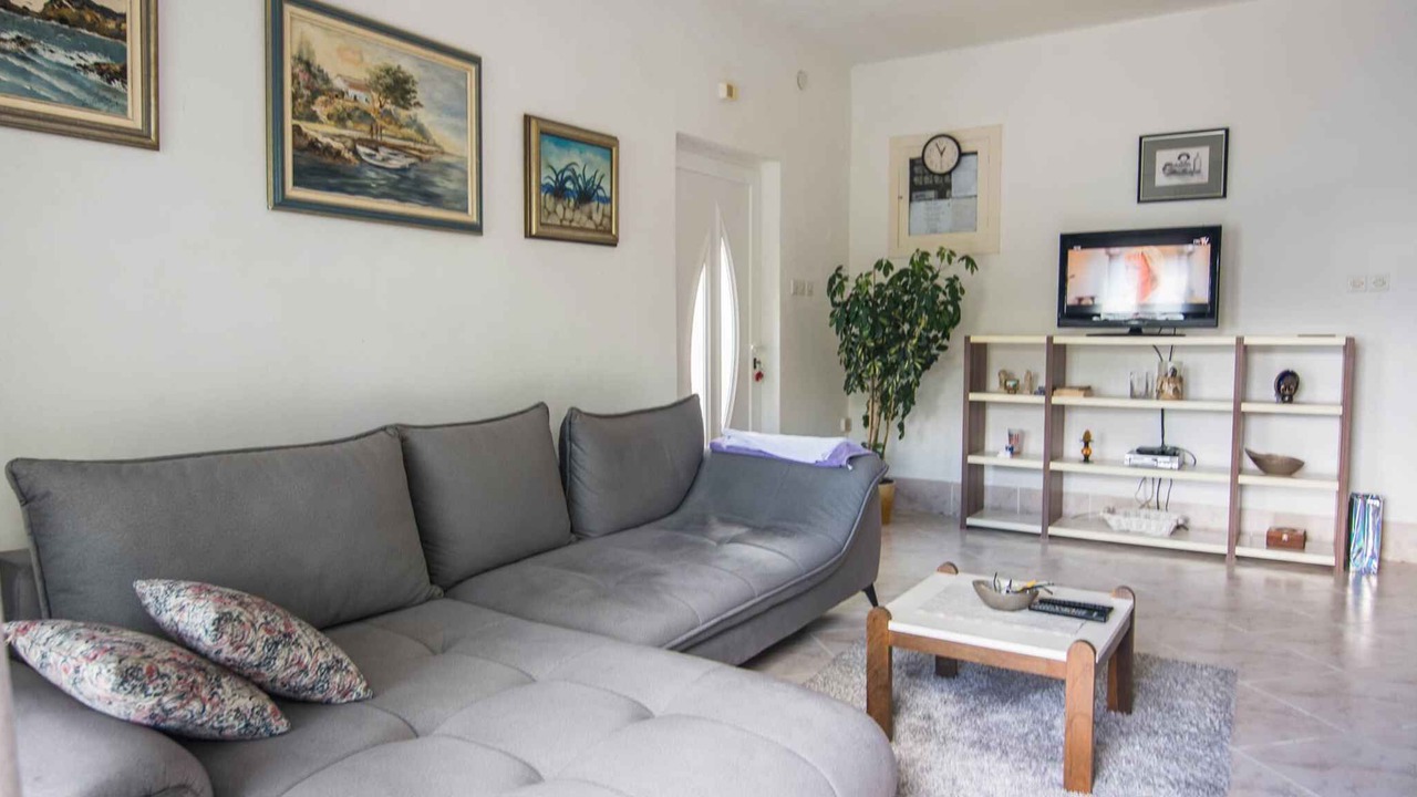 Photo of Livingroom in Tkon