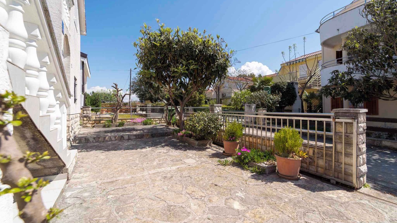 Photo of Outdoor in Petrcane