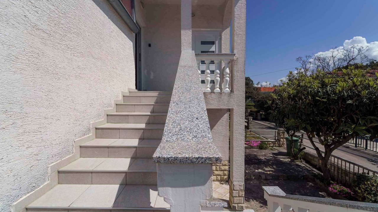 Photo of Outdoor in Petrcane