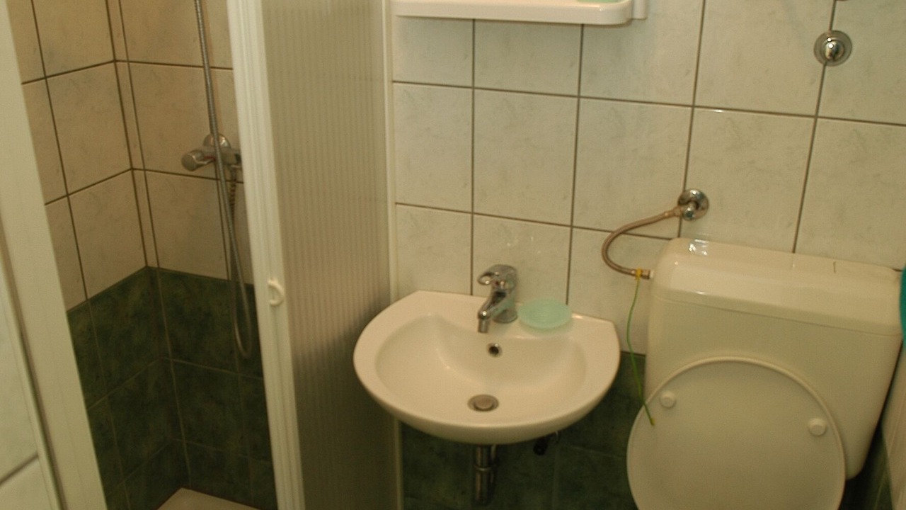 Photo of Bathroom in Petrcane