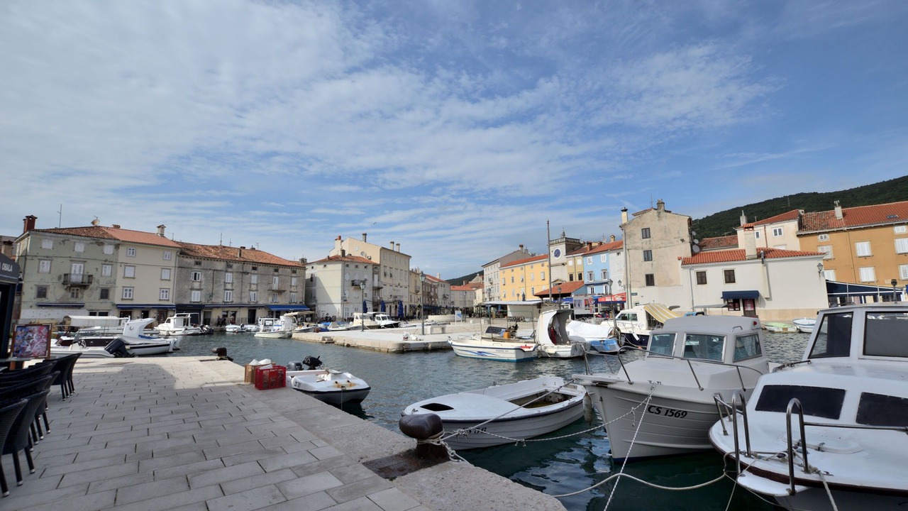 Photo of Others in Cres
