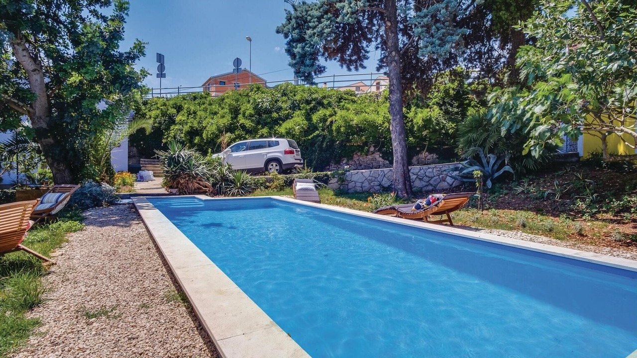 Photo of Outdoor in Cove Murtar