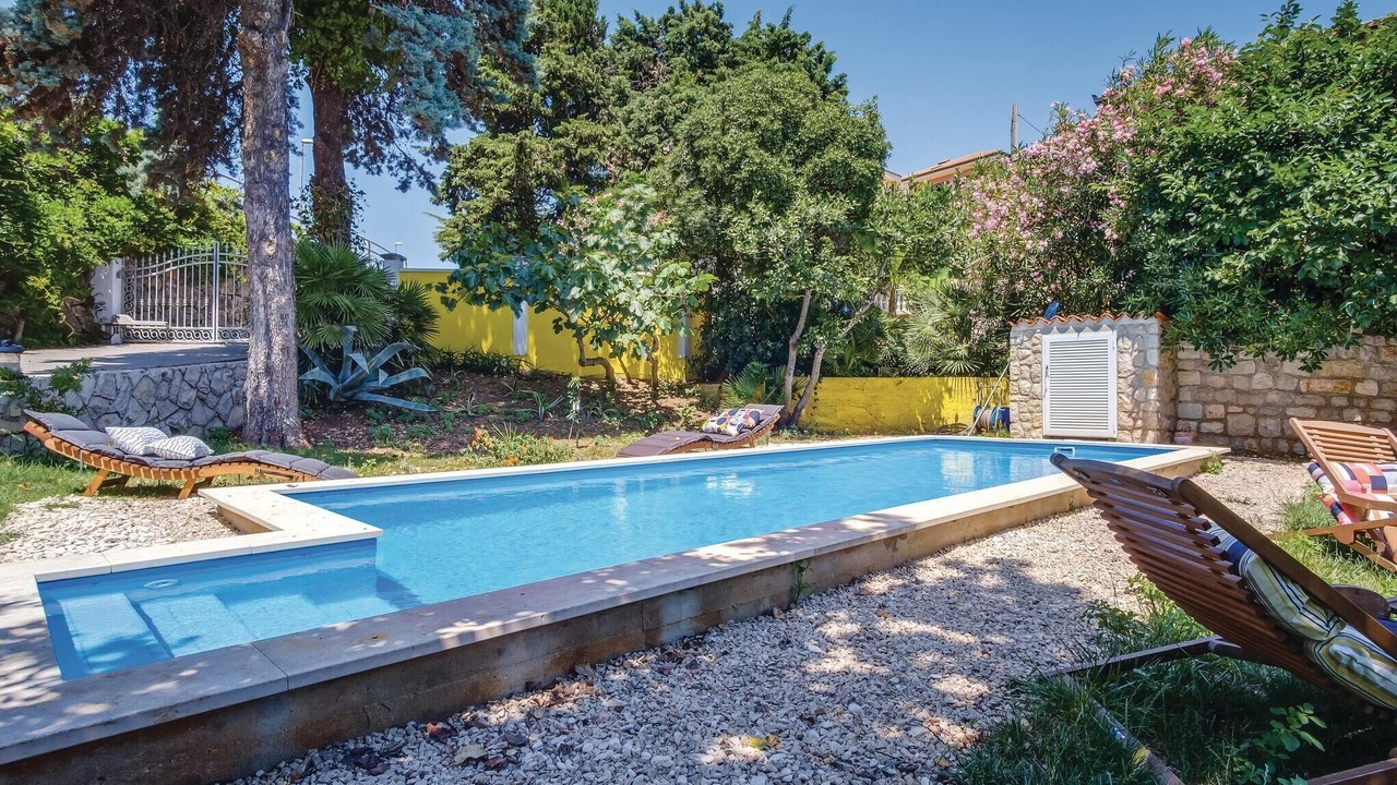 Photo of Outdoor in Cove Murtar