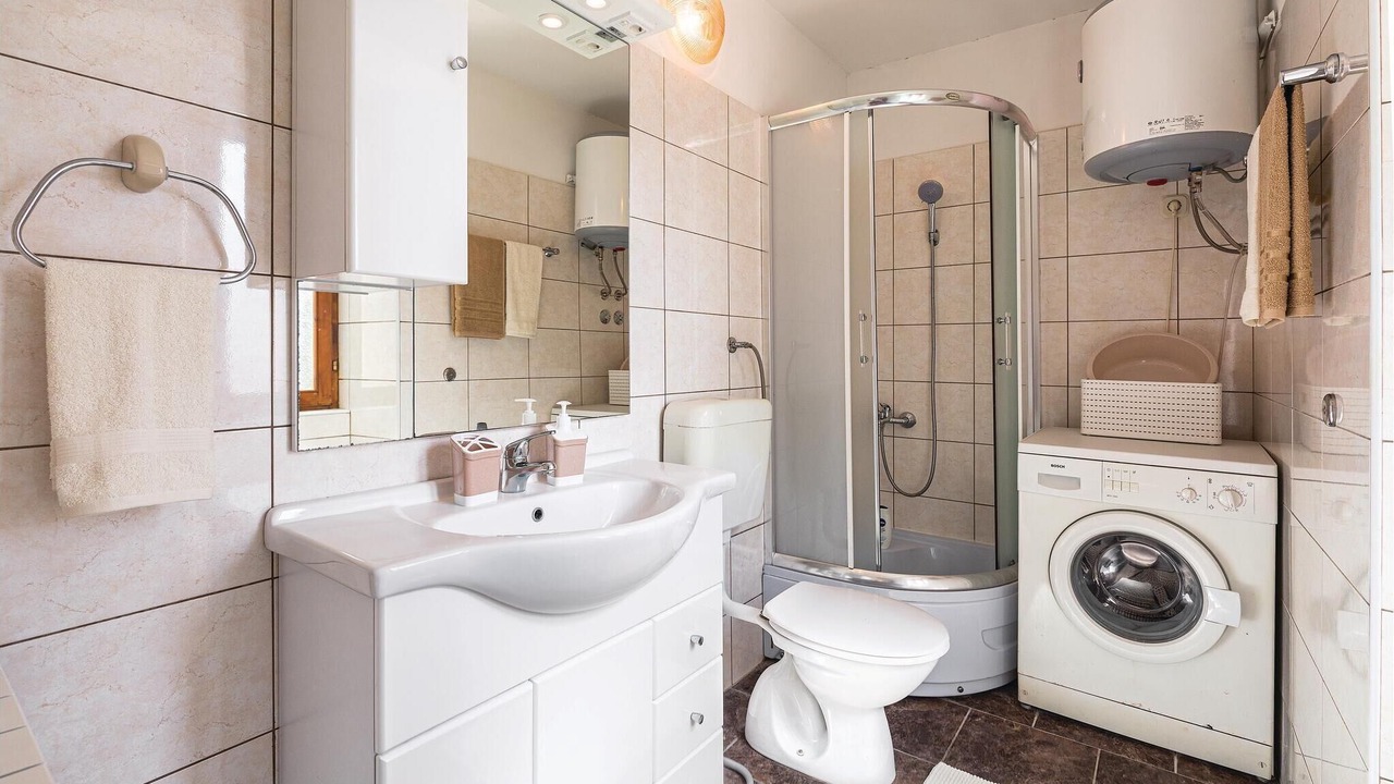 Photo of Bathroom in Topid