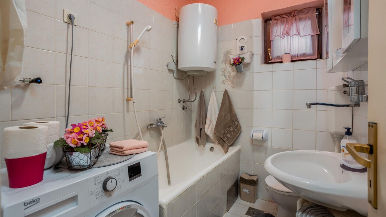 Photo of Bathroom in Sarsoni