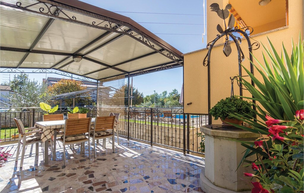 Photo of Patio Balcony in Kadumi