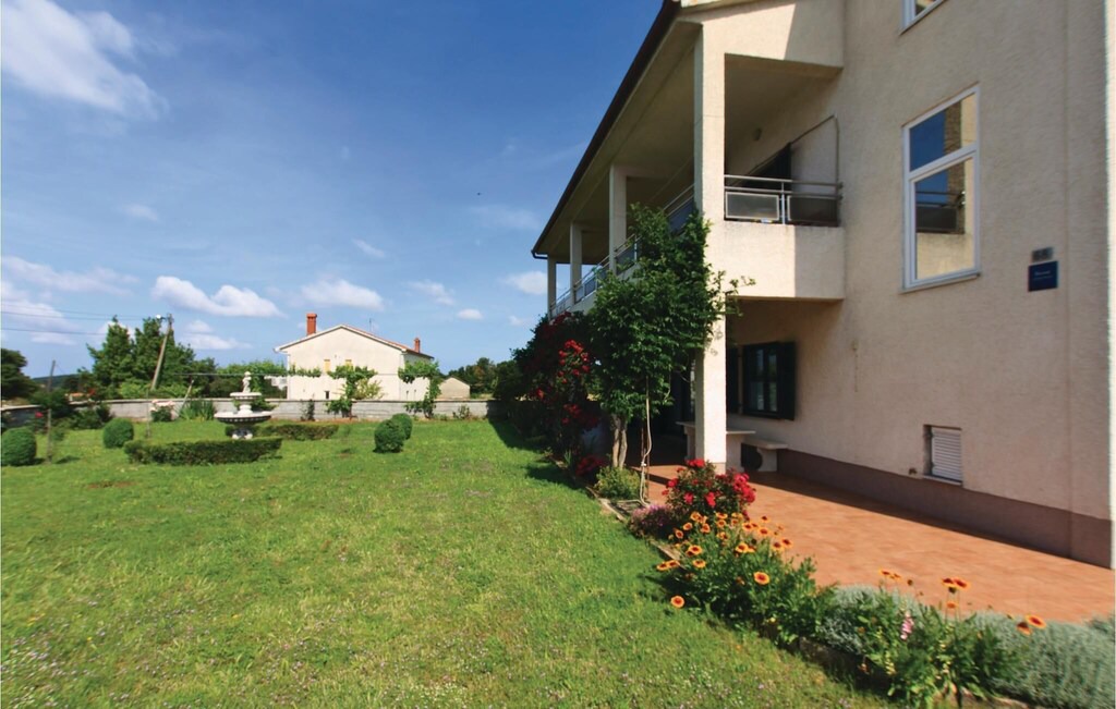 Photo of Buildings in Muntic