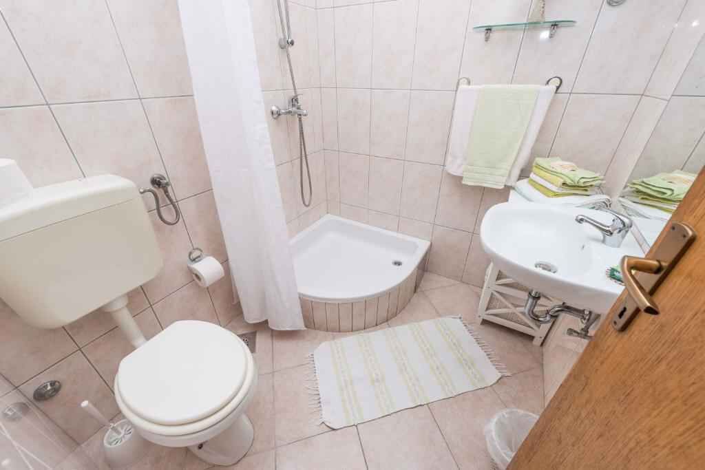 Photo of Bathroom in Muline