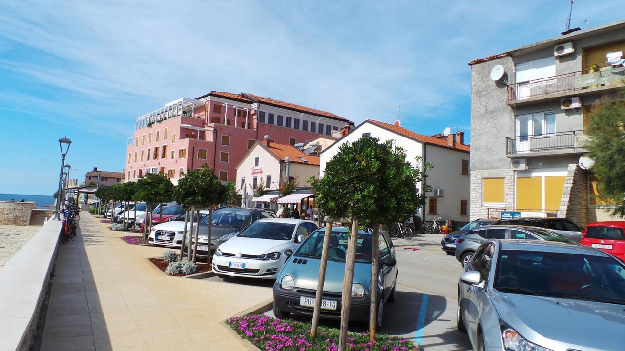 Photo of Outdoor in Petrcane