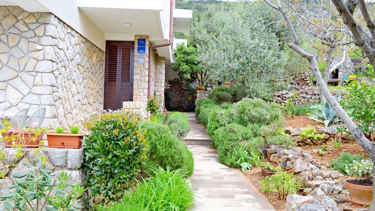 Photo of Outdoor in Cres