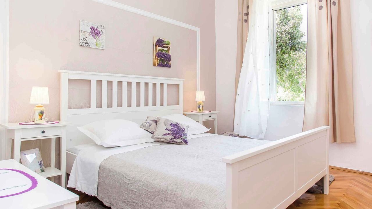 Photo of Bedroom in Broce