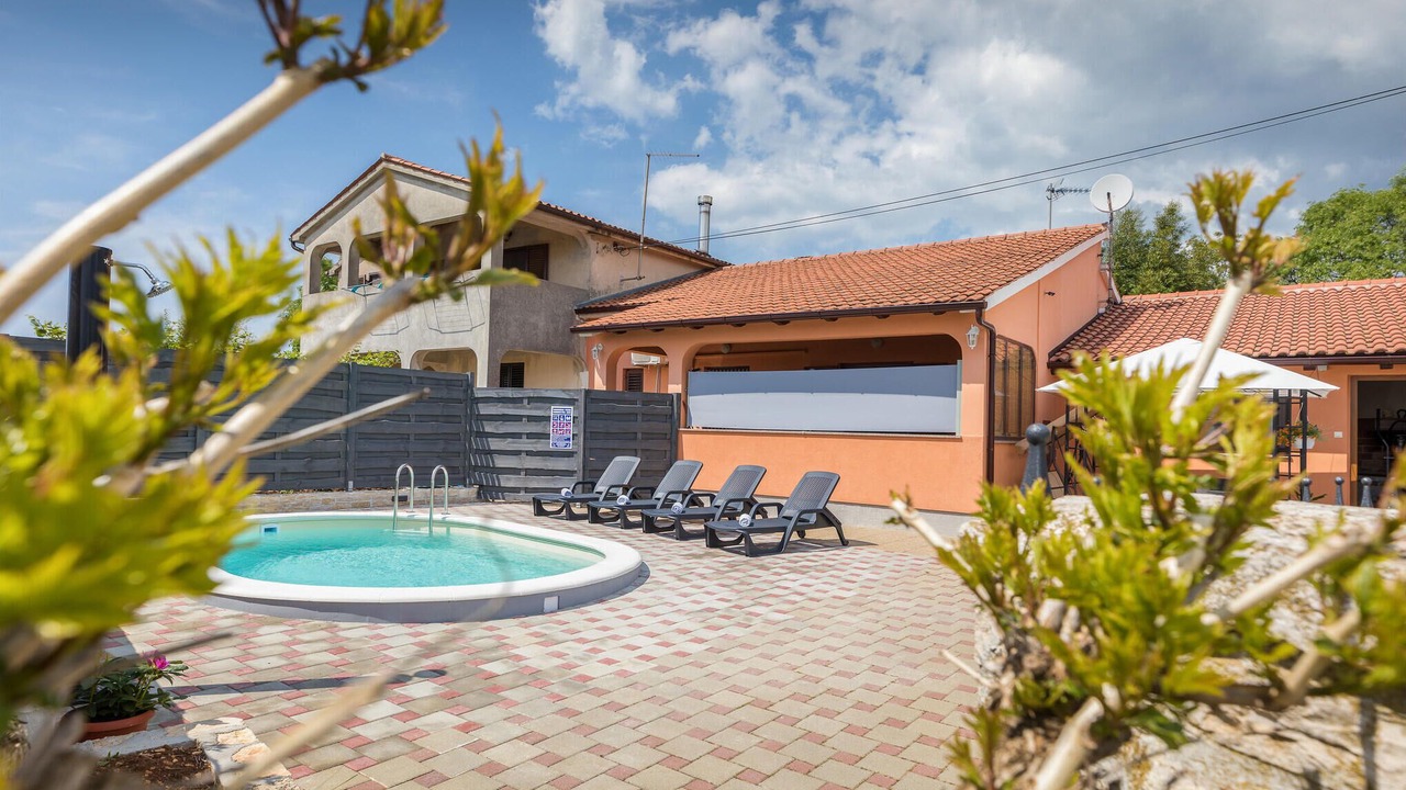Photo of Outdoor in Gajana