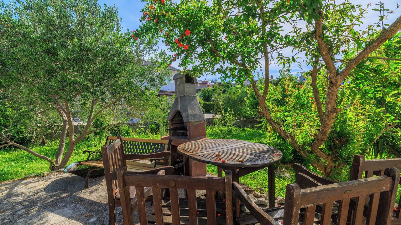 Photo of Outdoor in Banjol