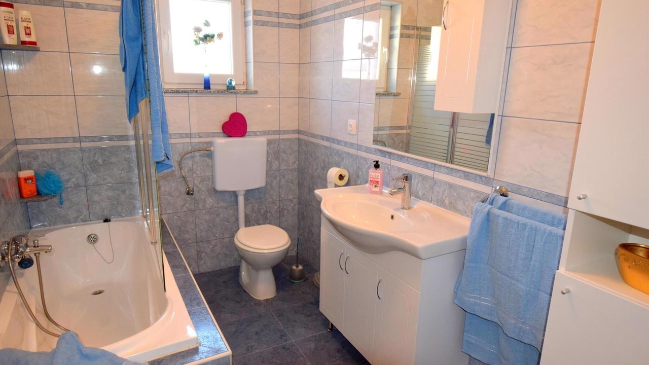 Photo of Bathroom in Porat