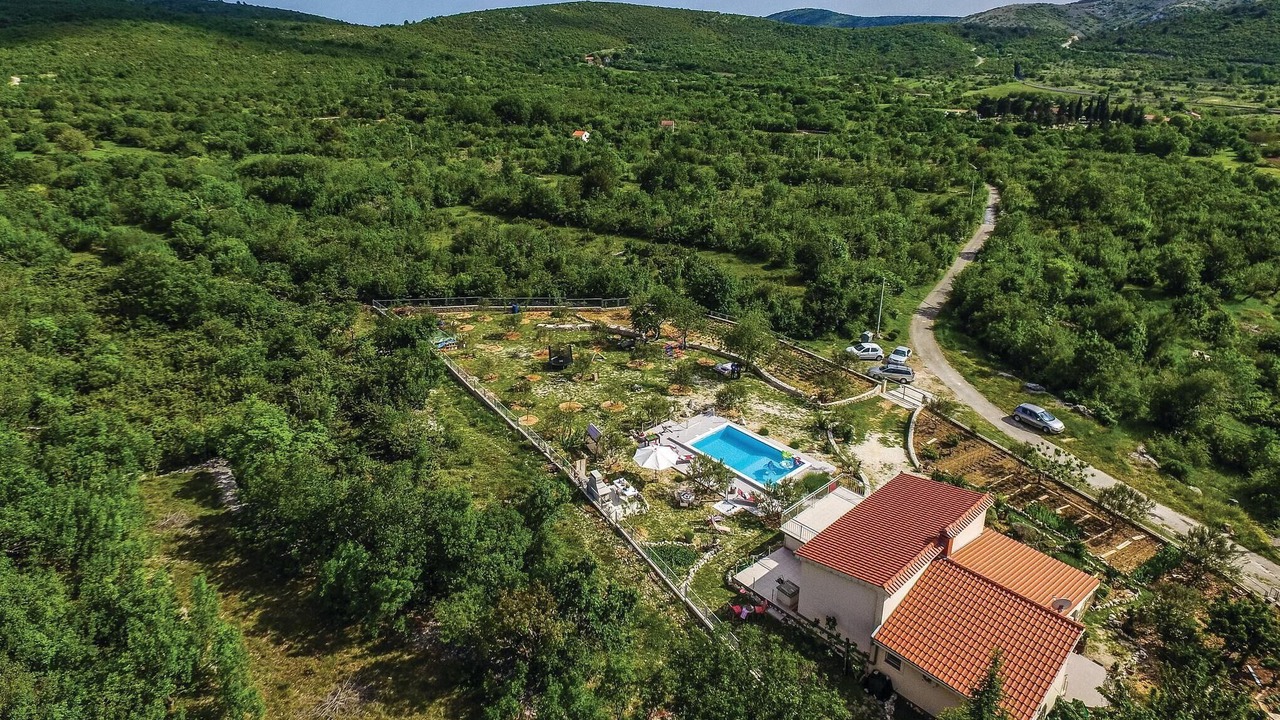 Photo of Others in Labin