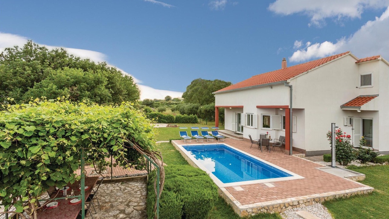 Photo of Outdoor in Rudine