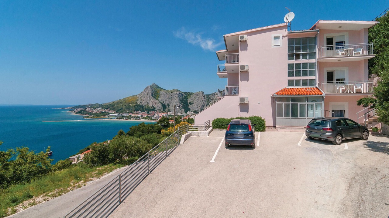 Photo of Others in Omis
