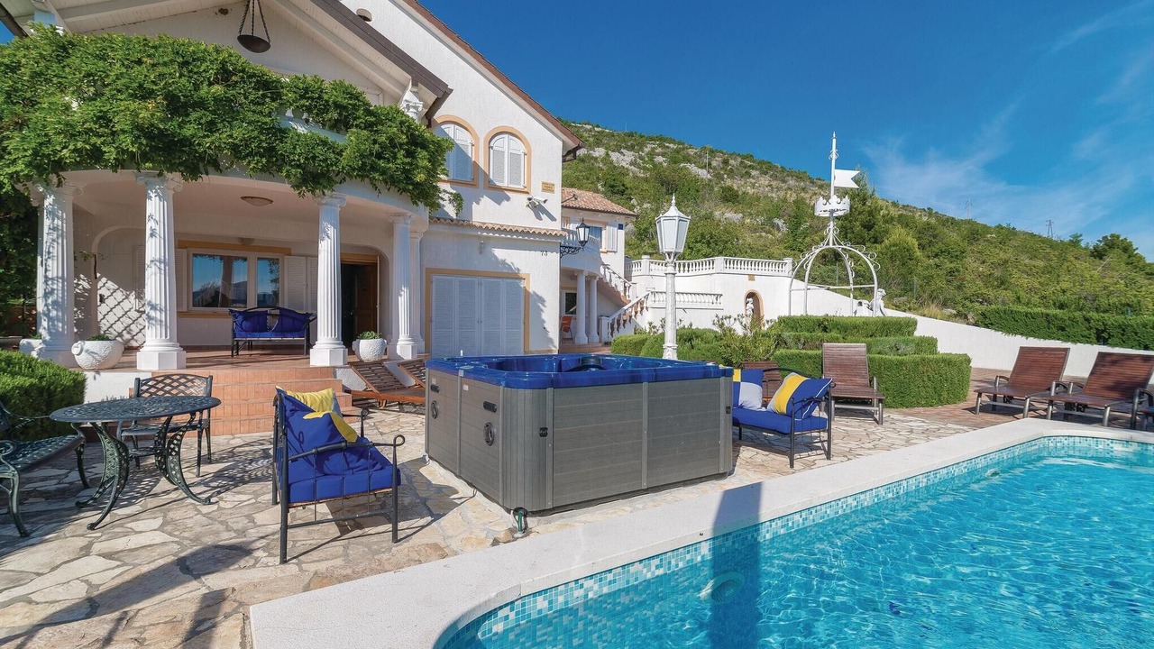 Photo of Outdoor in Seline