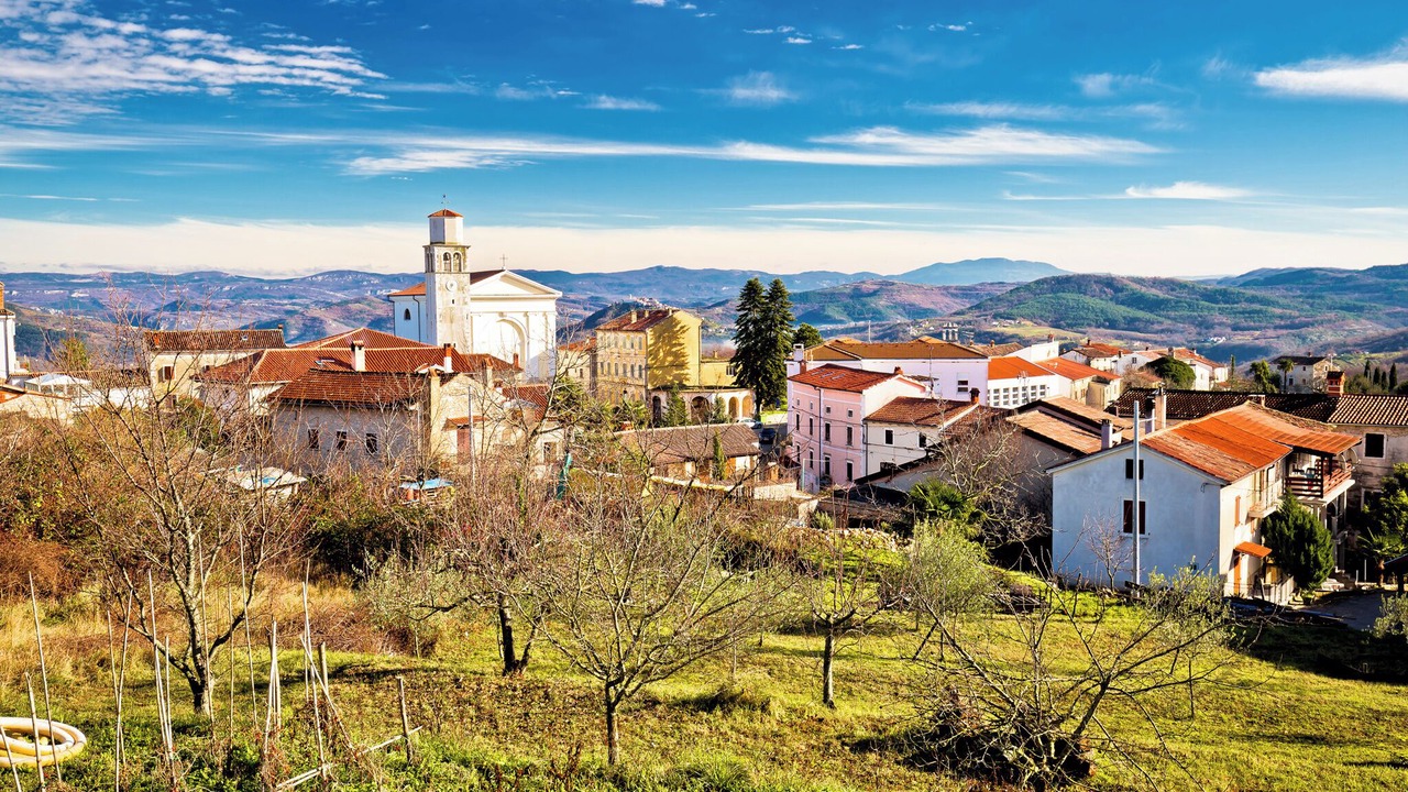 Photo of Others in Plomin