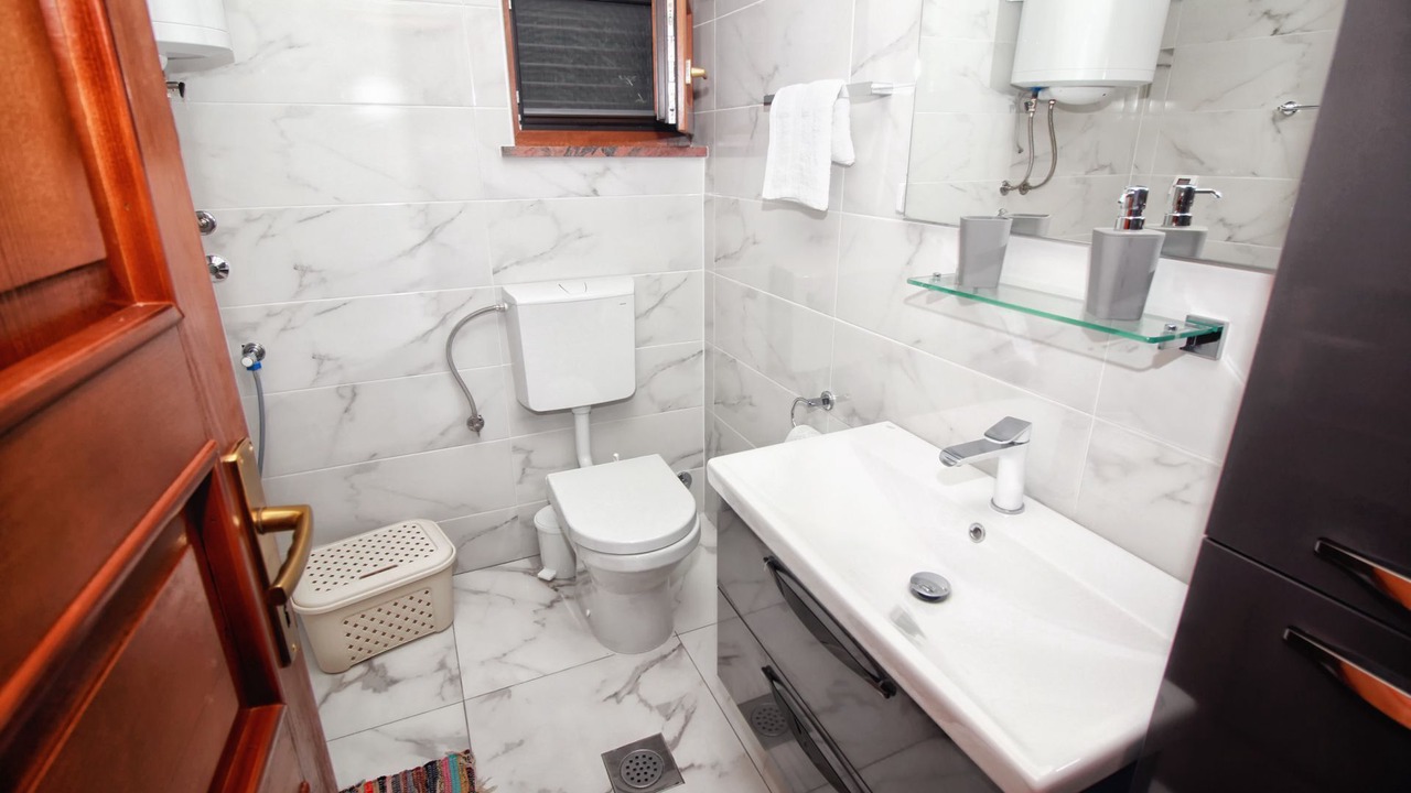 Photo of Bathroom in Peruski