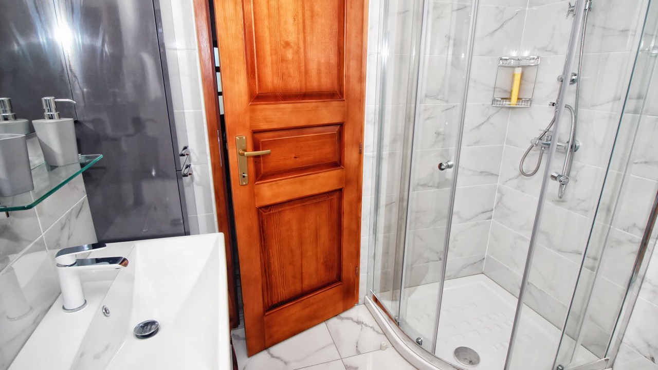 Photo of Bathroom in Peruski