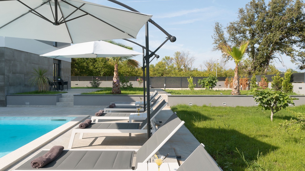 Photo of Outdoor in Nin