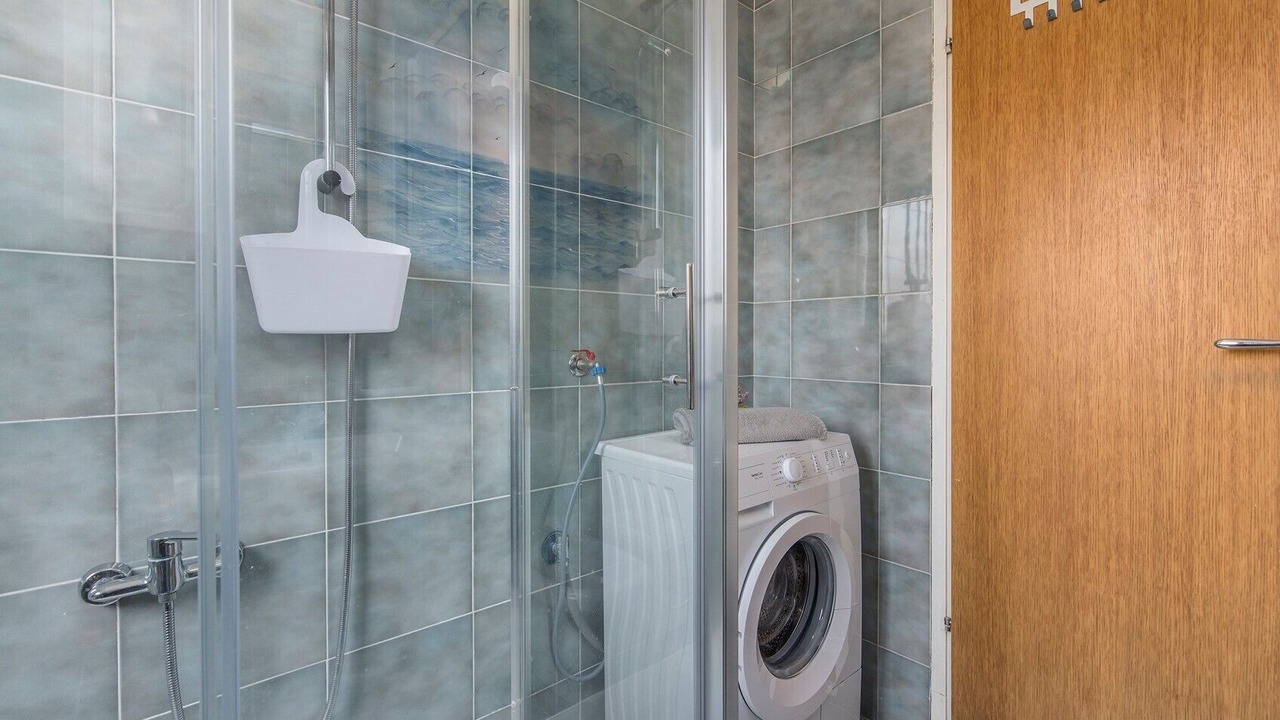 Photo of Bathroom in Tar