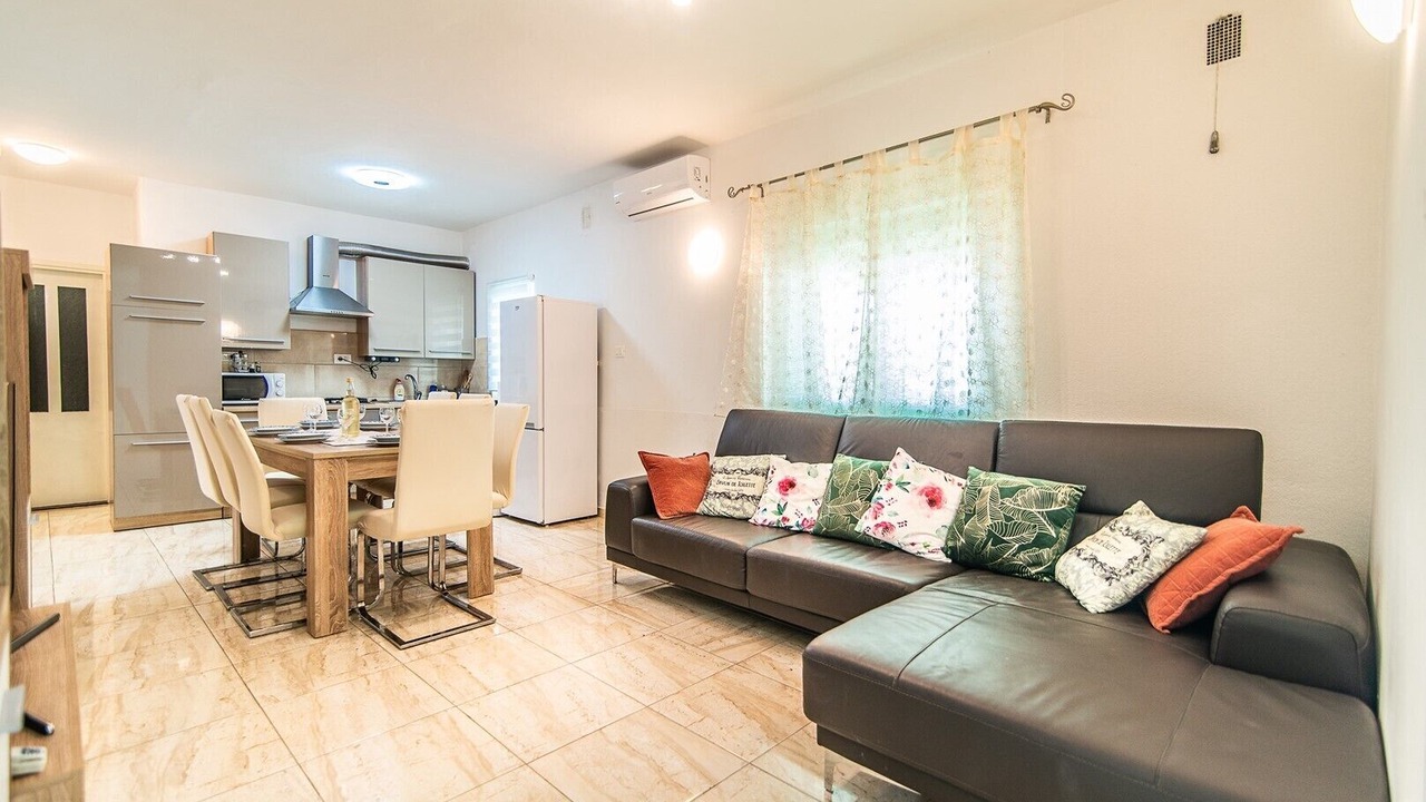 Photo of Livingroom in Tinjan