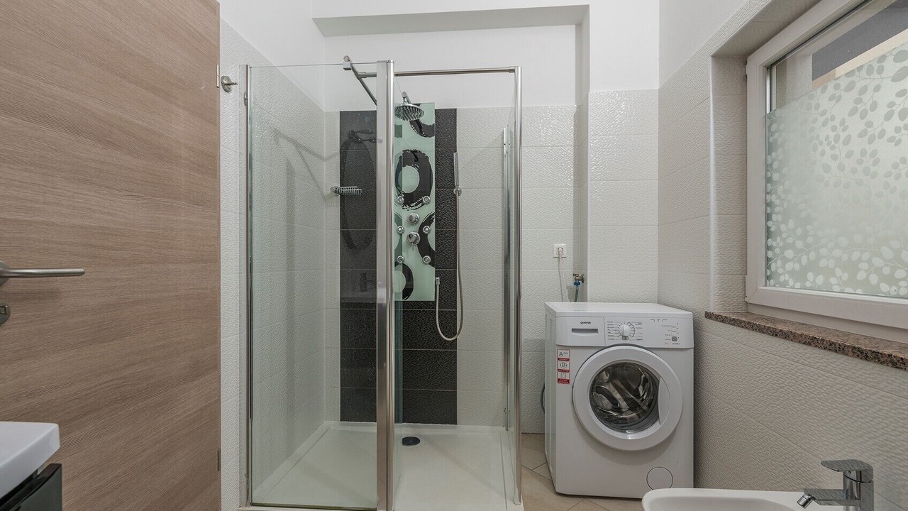 Photo of Bathroom in Mali Maj