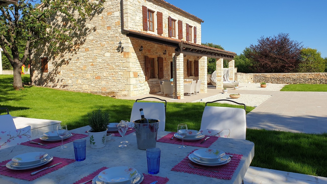 Photo of Outdoor in Tinjan