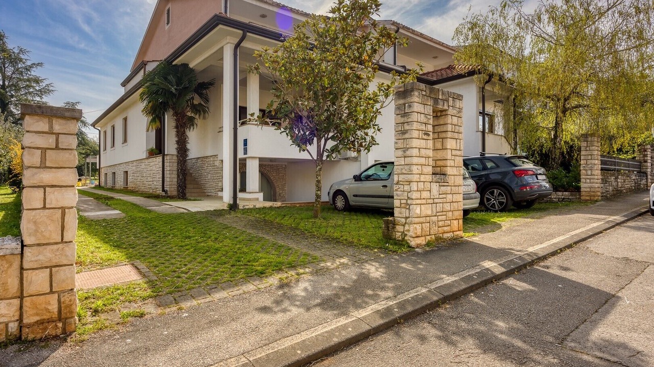 Photo of Outdoor in Spadici