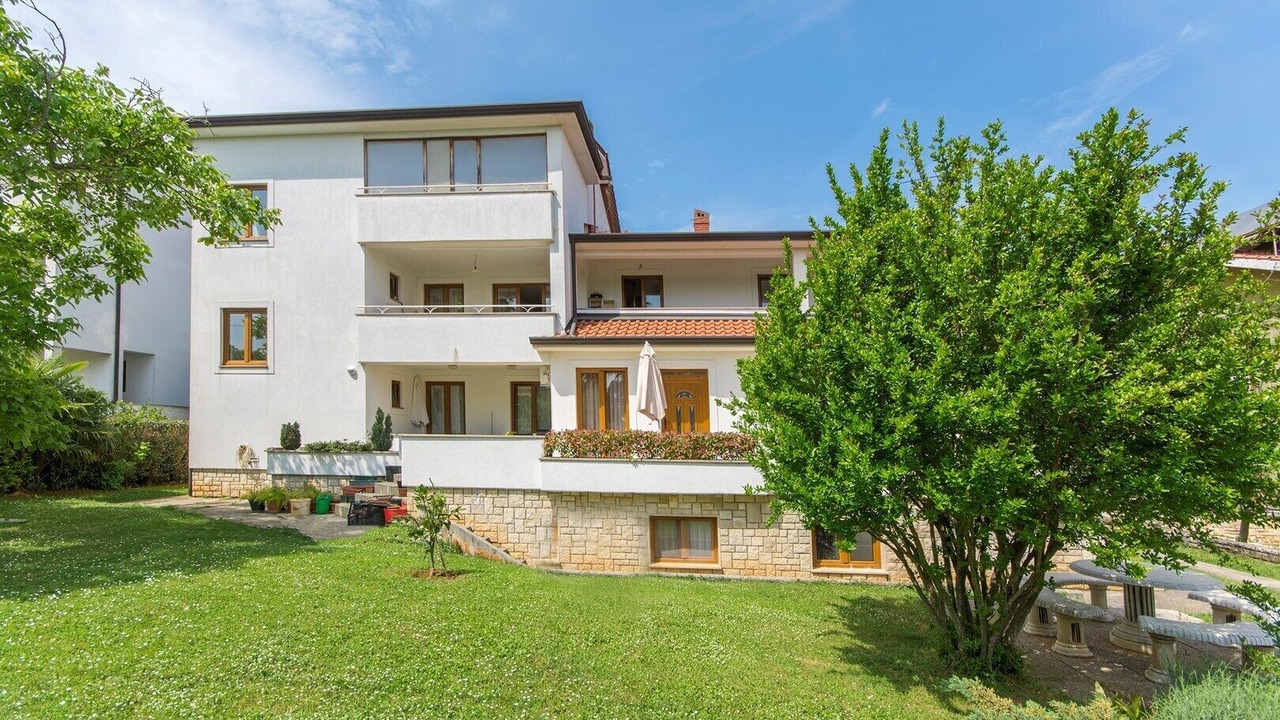 Photo of Outdoor in Spadici
