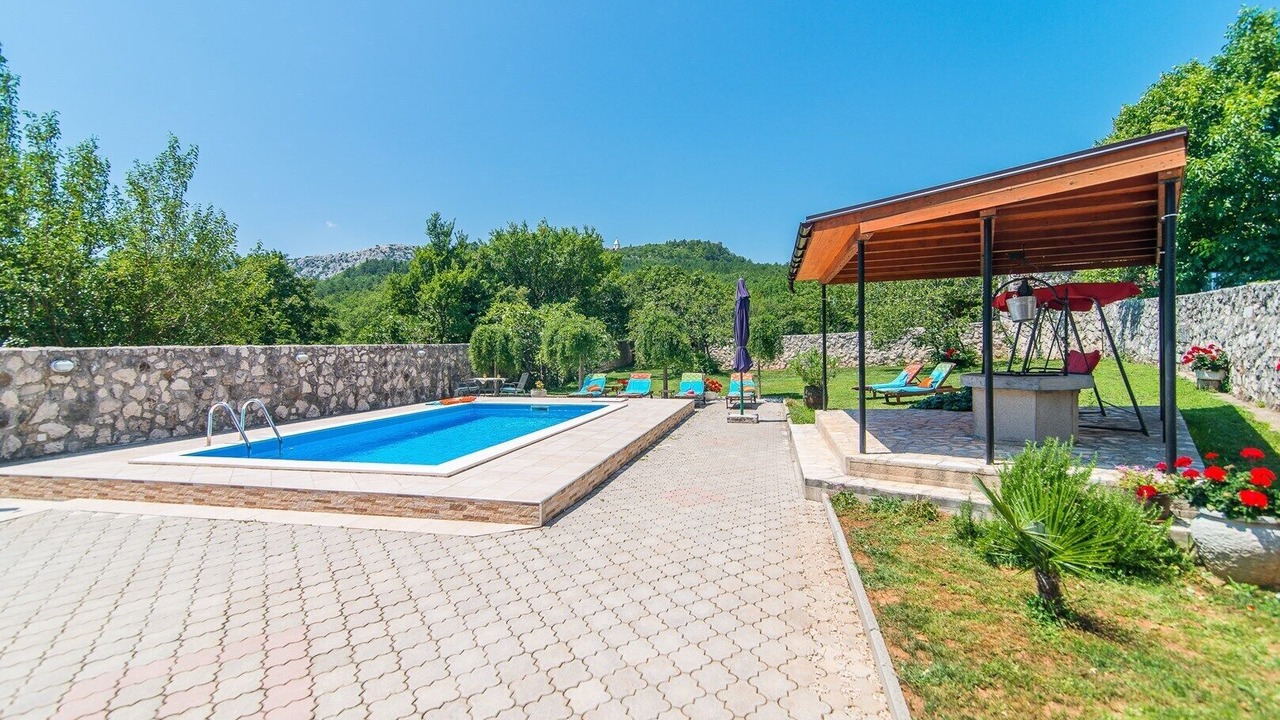 Photo of Outdoor in Drivenik