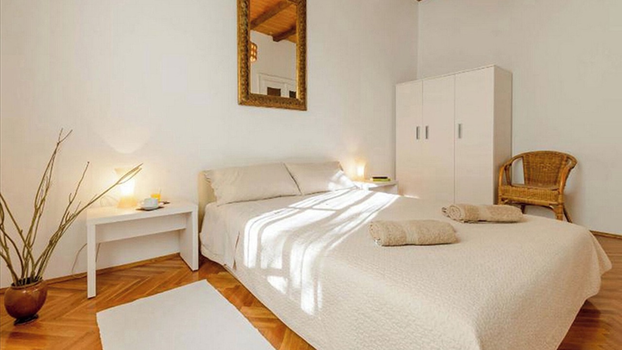 Photo of Bedroom in Pile
