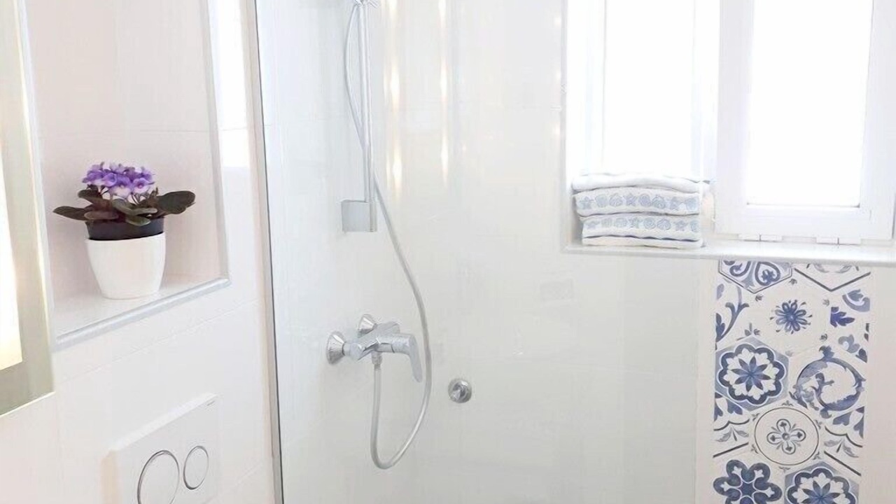 Photo of Bathroom in Petrcane